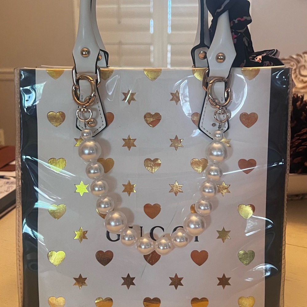 Gucci shopping bag purse with zipper closer.